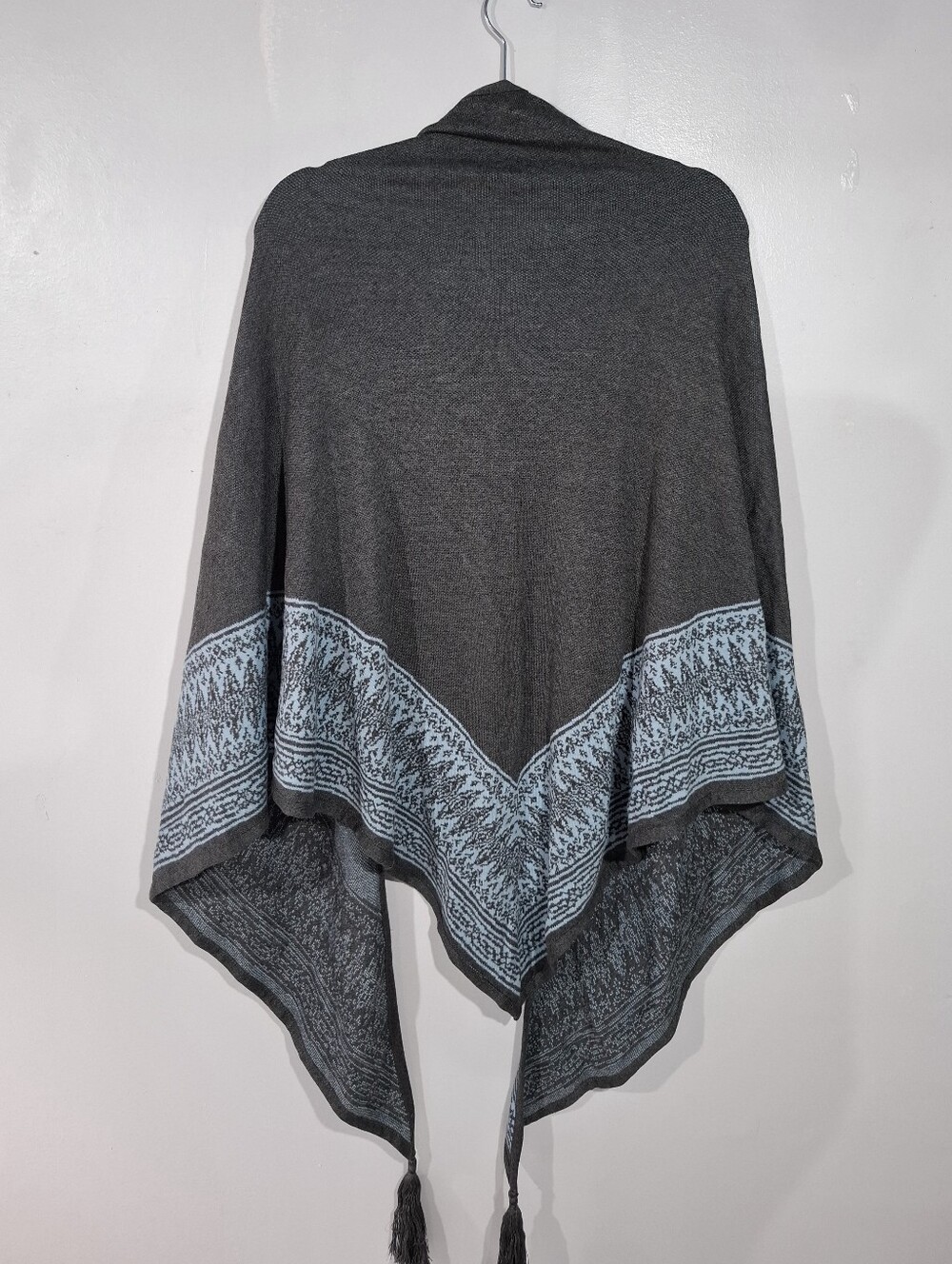 Charter Club Dark Gray Shawl with Light Blue Trim Sz OS NWT Tassel Boho - Picture 4 of 11
